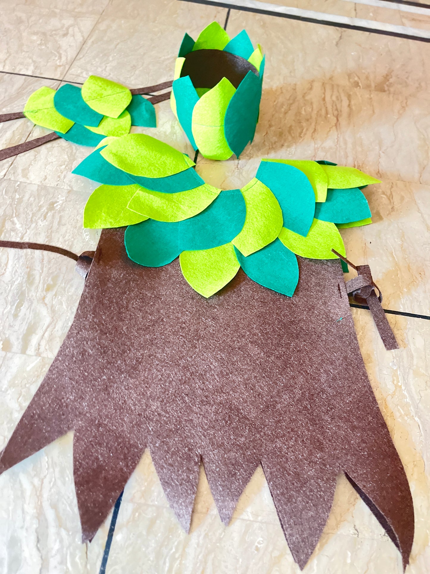 🌳 Kids’ Tree Costume – Lightweight Fomi Design, Leaf Details & Perfect for School Functions